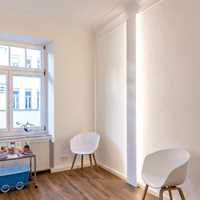 Wartezimmer Sonderanfertigung Wandaufbau Element mit indirekter Beleuchtung